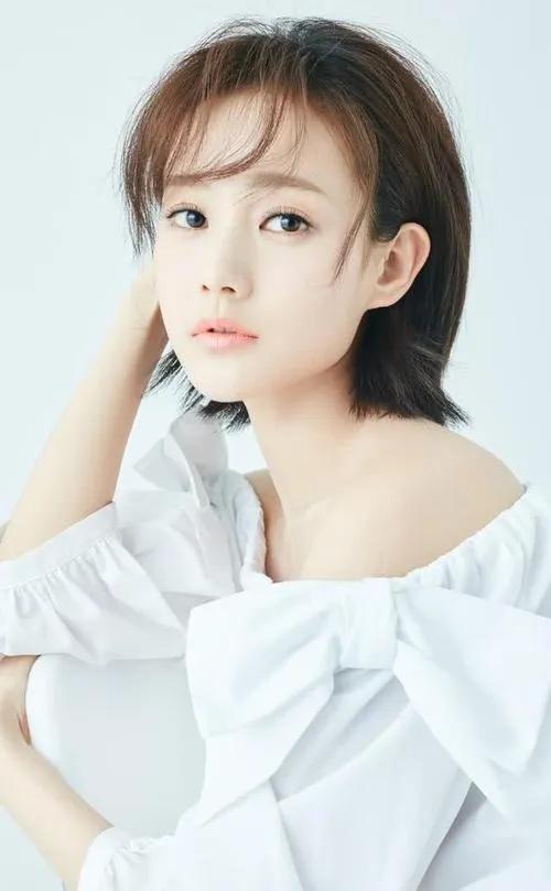 Li Yitong is high-definition mobile phone wallpaper