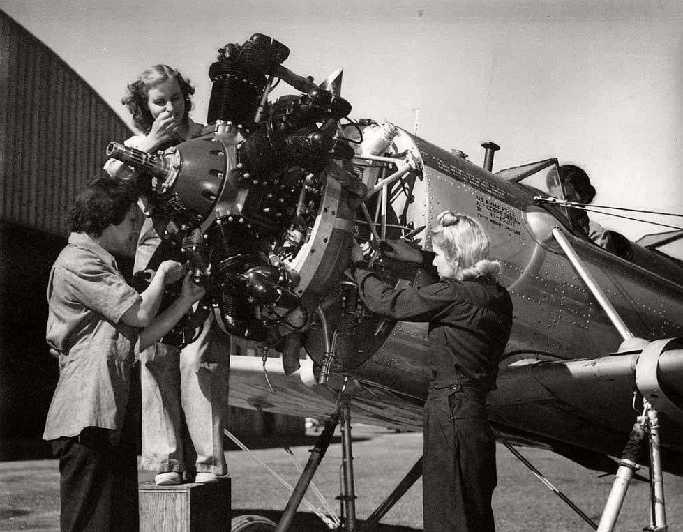 美国上演美丽风景线：警察暴力虐待黑人致死，民众趁机上街打砸抢