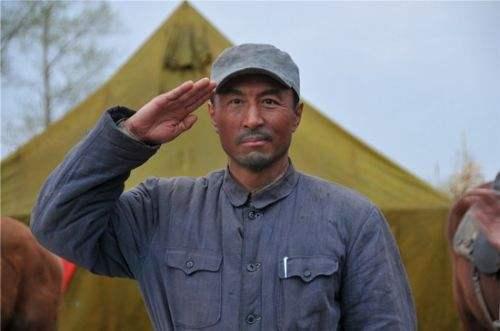 抗战时，将军吃饭时发现一只"鸟"，丢其