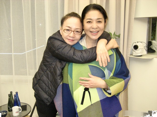 宋丹丹倪萍世纪和解相拥落泪，曾亲如姐妹，因一句玩笑断交20年