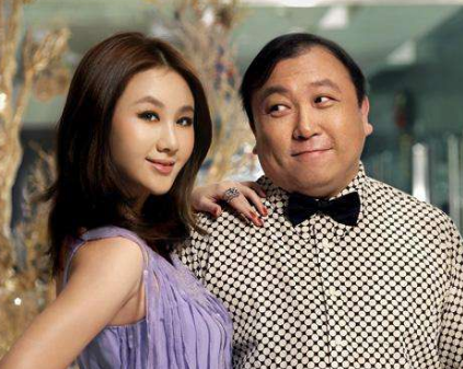 有種“顏值”叫王晶女兒，完美繼承了媽媽美貌，避開了爸爸