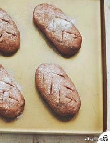 The bread that red wine makes, in bake when send out the wine that give is sweet, make a person honest cannot help