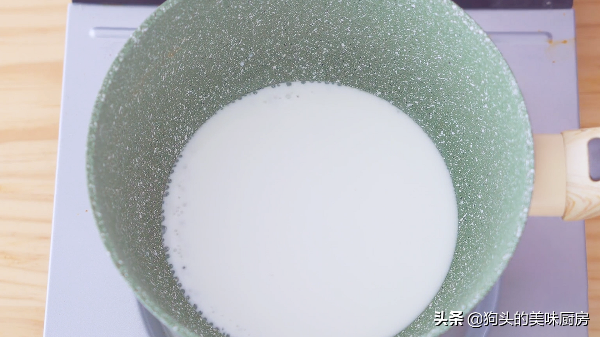 比哈根達斯還好吃，學會不用買，做法配方告訴你，香甜細膩無冰渣