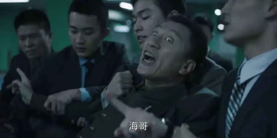 安分教书24年，却因《扫黑风暴》爆红，他是娱乐圈的“扫地僧”？