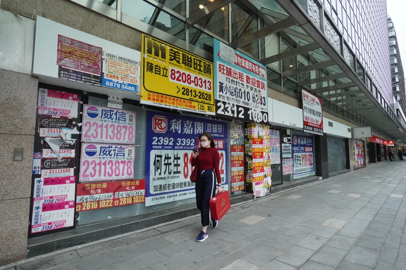 旅客绝迹香港！有药房6年三搬铺，生意大跌九成九的老板：好难熬