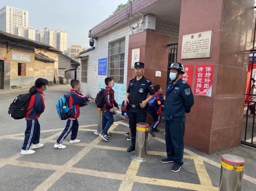 「我为群众办实事」湘潭高新公安护校安园，撑起校园安全伞