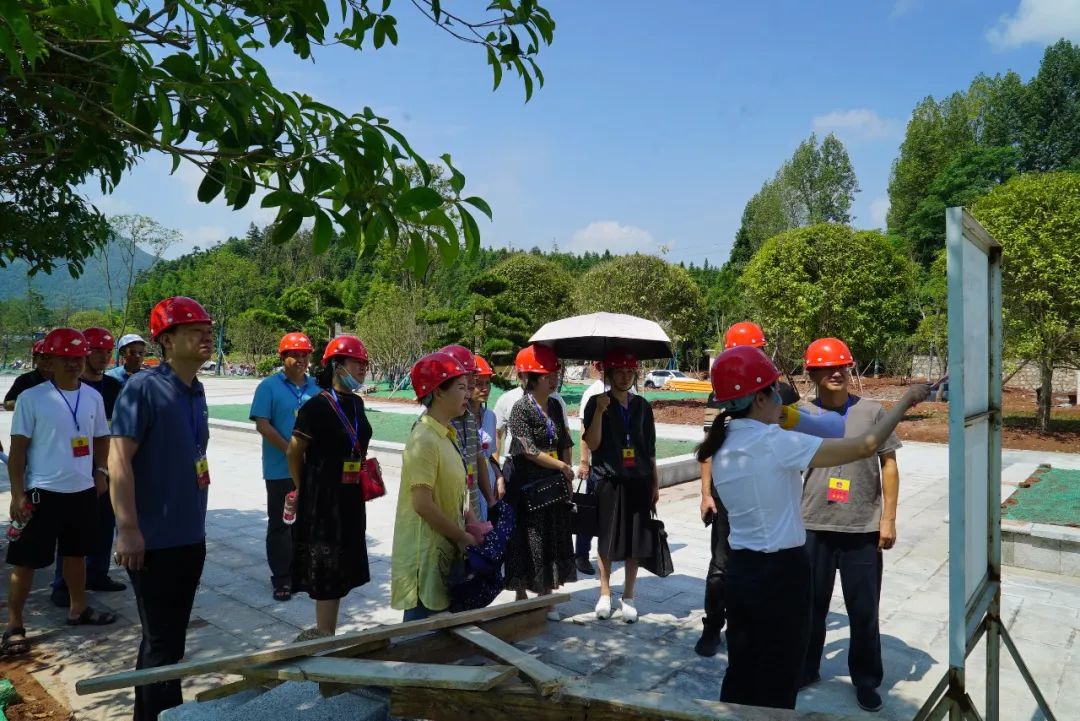 靖州苗族侗族自治县人大常委会工作评议组调研民政工作