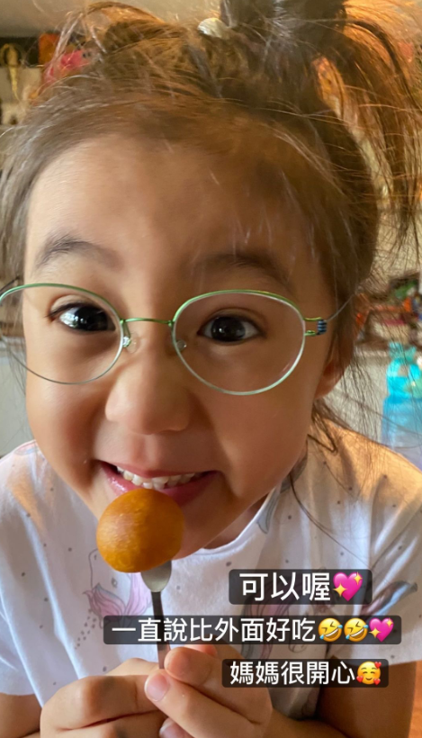 ​贾静雯晒波妞咘咘近照，俩女儿颜值愈发出众，已提前定好小女婿