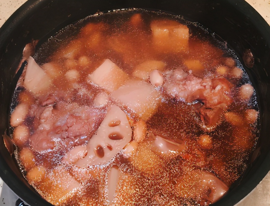 图片[5]-莲藕花生猪蹄汤的做法步骤图 鲜香味道好-起舞食谱网