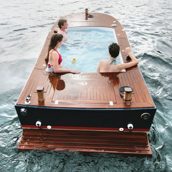 海上移动浴缸Hot Tub Boats开启脑洞大开的出海模式