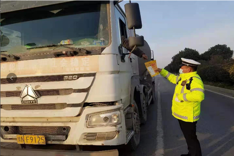 河南商丘交警支队严查酒驾重点违法切实筑牢道路交通安全防线