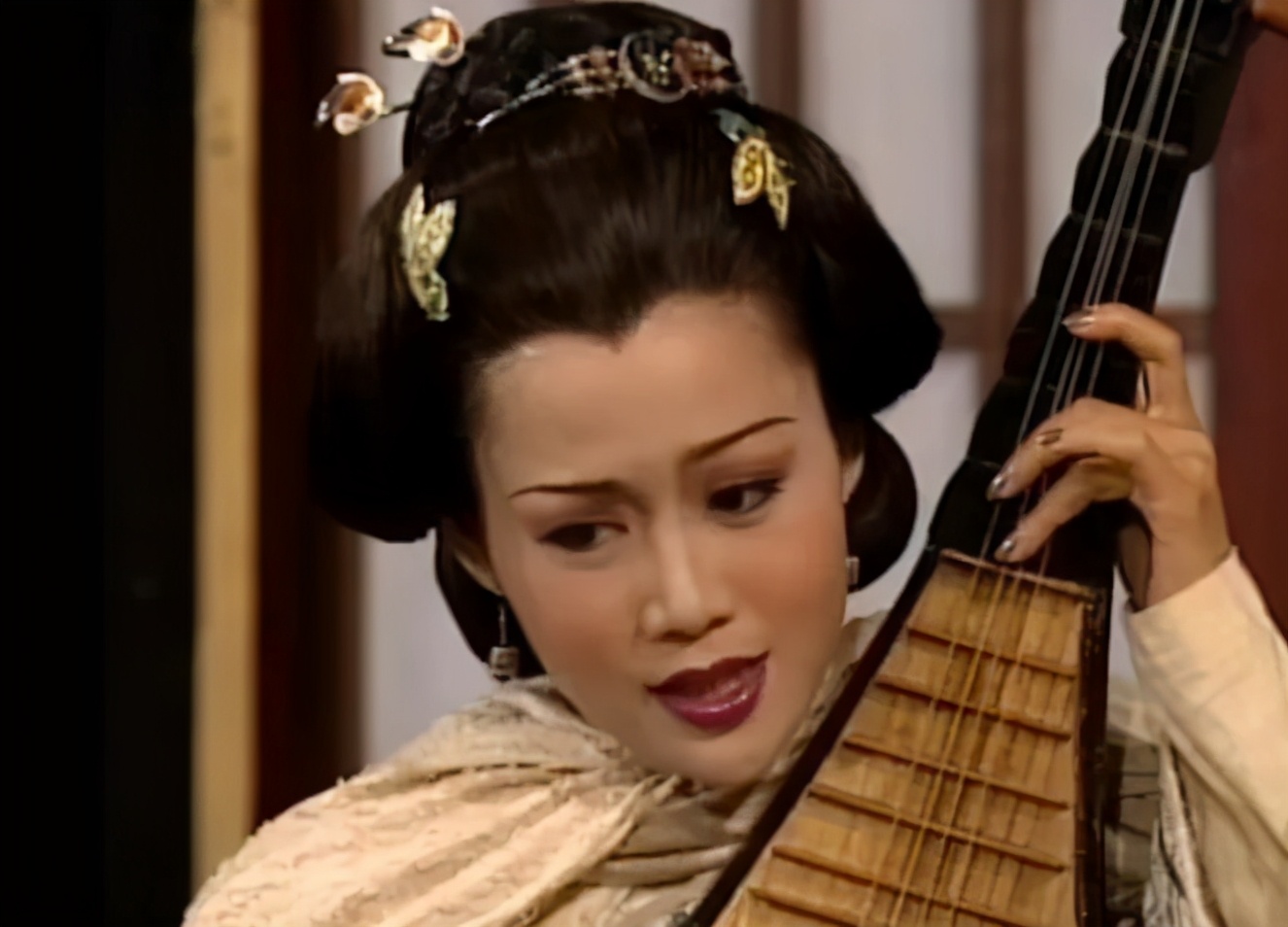 新《鹿鼎记》陈圆圆上线，演员脸肿身材发福，又成历届最差一版