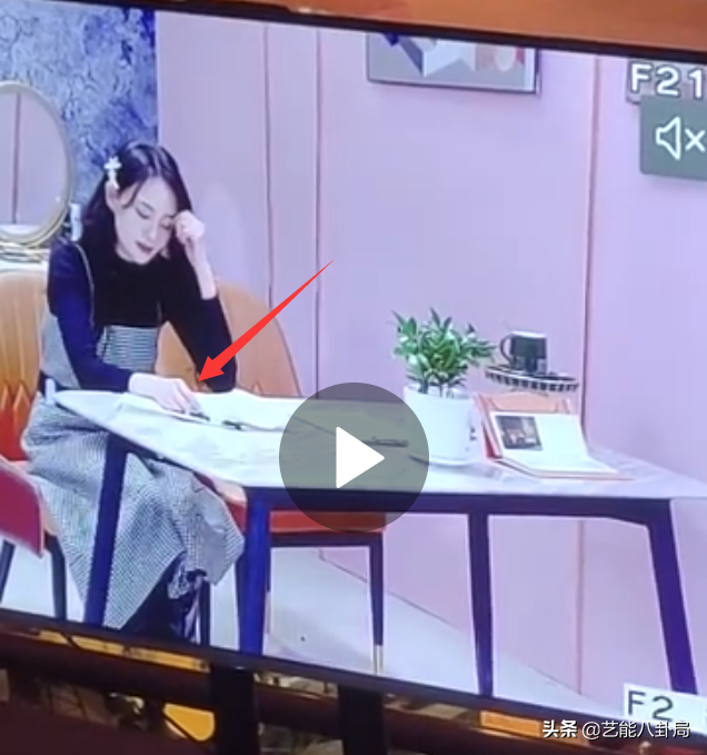 郑爽退圈视频曝光，哭着承认不懂事！网友：不