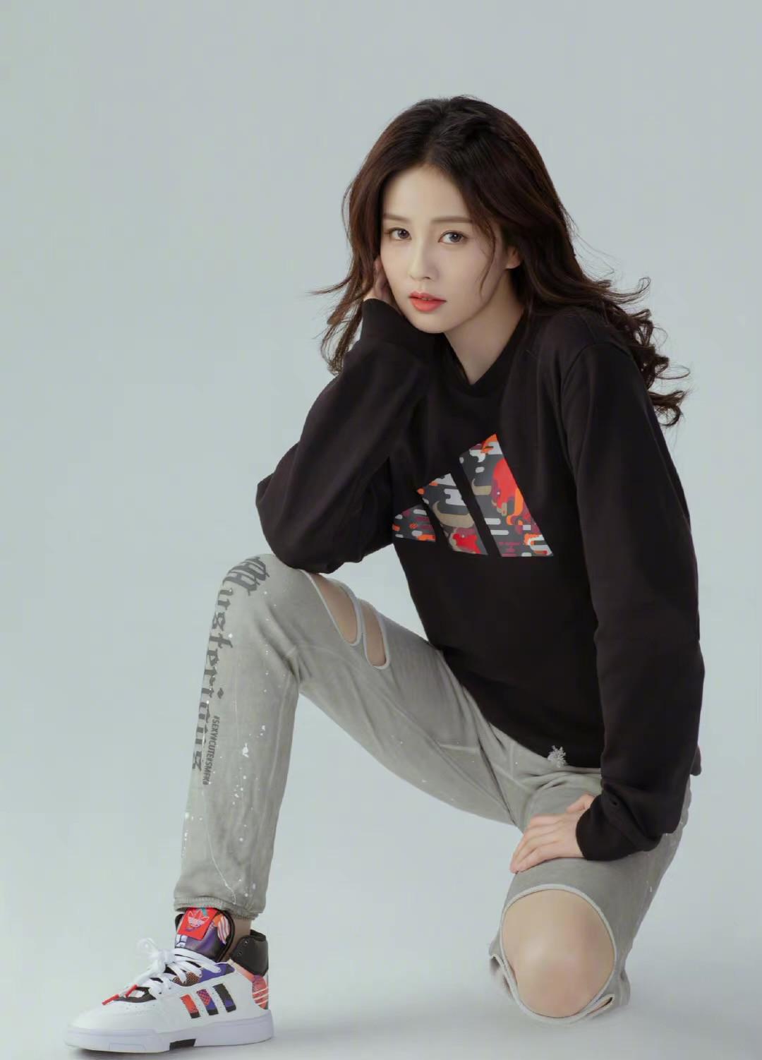 近日娱乐圈绯闻集中？白鹿罗云熙被传领证结婚