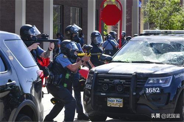 骚乱蔓延17州！年轻示威者被枪杀，五角大楼派多