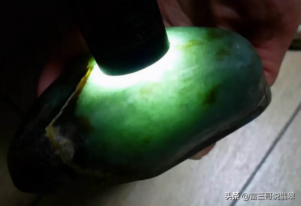 打光看翡翠原石，一定要掌握的三个关键技巧！行家讲述插图8