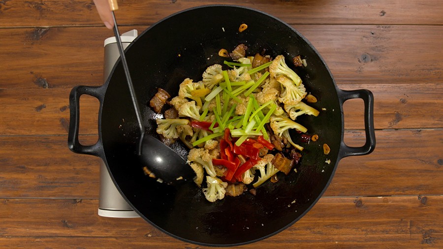 做干锅花菜时到底要不要加水？很多人都做错了，难怪不好吃