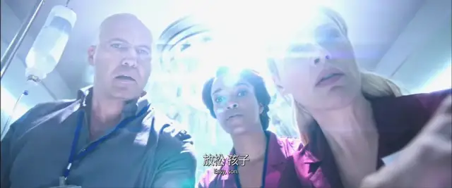 《蝴蝶效应》导演第二部长片,竟集全了鬼片、科幻片与战争片优点