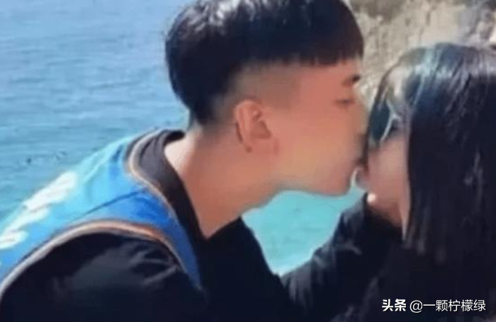 当初被富妈妈认作女儿的李勒优，和城市哥哥住