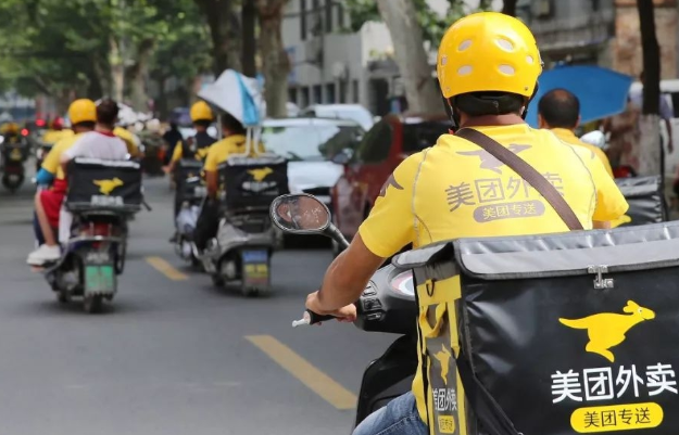 工厂招人困难，曹德旺直言：现在的年轻人，宁