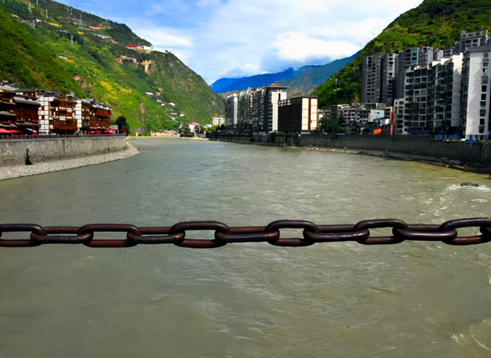 四川旅游：走近泸定桥圆童年电影情结（图）