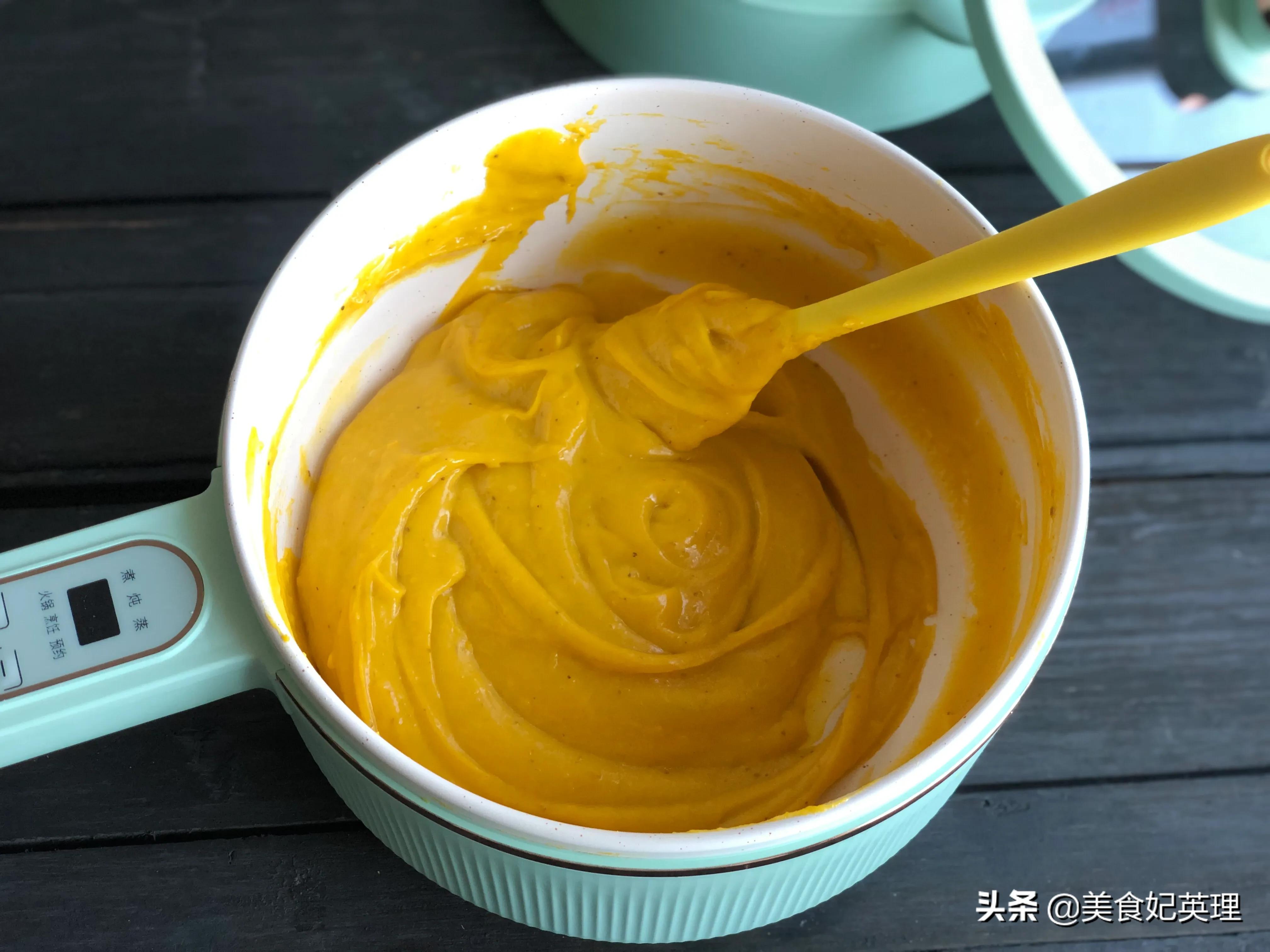 秋天就给孩子做这小零食，半块南瓜一杯牛奶，甜甜糯糯入口即化