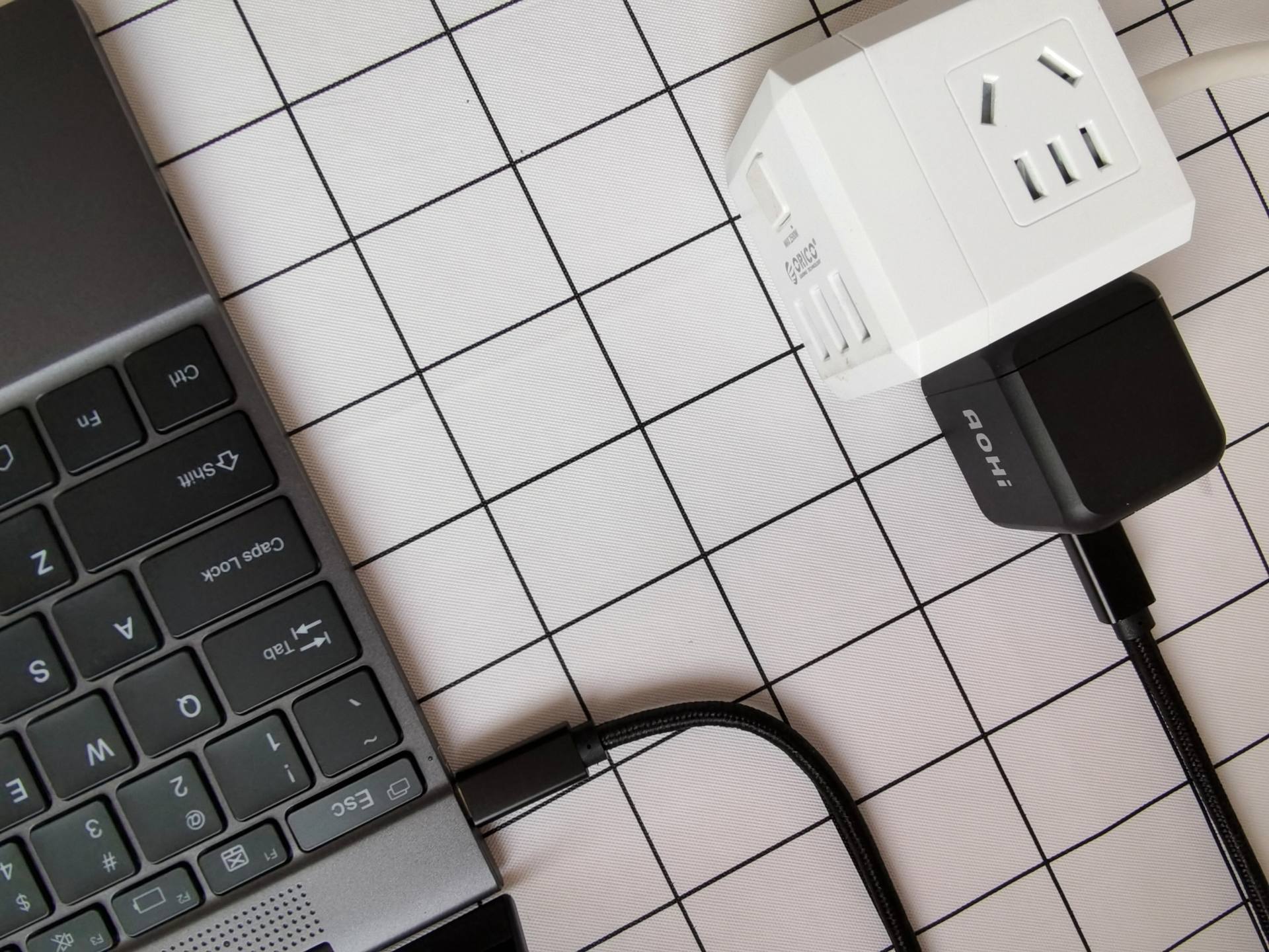 浓缩的都是精品——AOHi Magcube65W氮化镓充电器测评