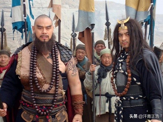 武松在六和寺出家，朝廷赏了他十万贯，这笔钱