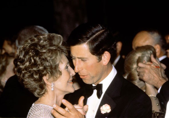 24岁戴安娜访美，在白宫和英俊小生共舞，查尔斯