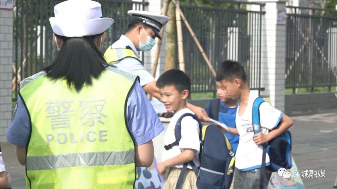「我為群眾辦實事」連城縣公安局交警大隊開展主題宣傳微直播活動