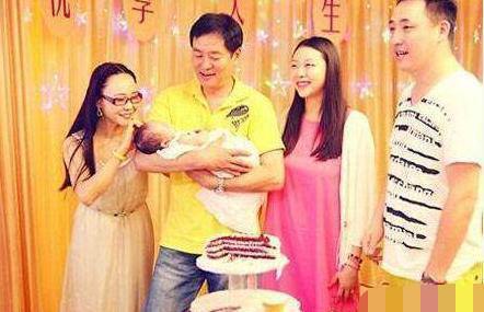 濮存昕嫁女儿，不收彩礼还倒贴50万，现实版凤凰