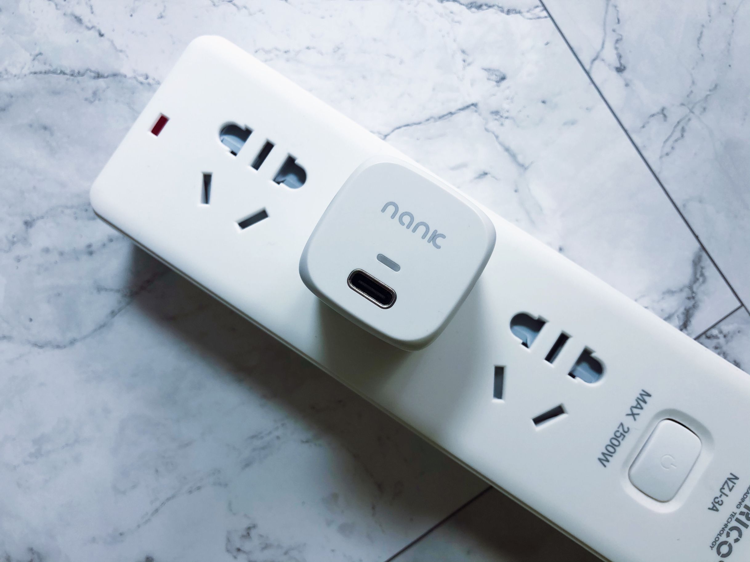 小而强，南卡C1充电头：iPhone12的好搭档