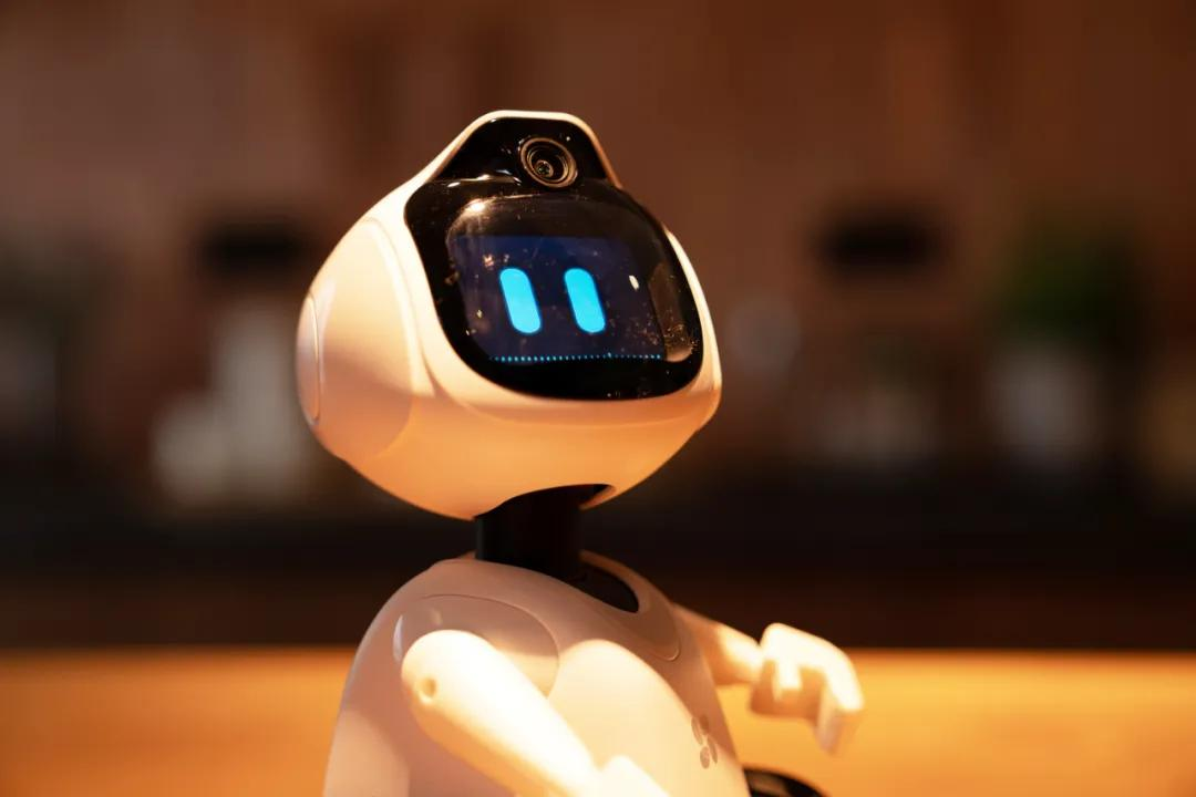 领养一个家庭新成员吧！萤石CS-RK2儿童陪护机器人体验