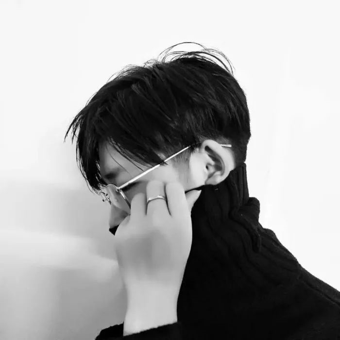 男生头像：高冷帅气男生头像