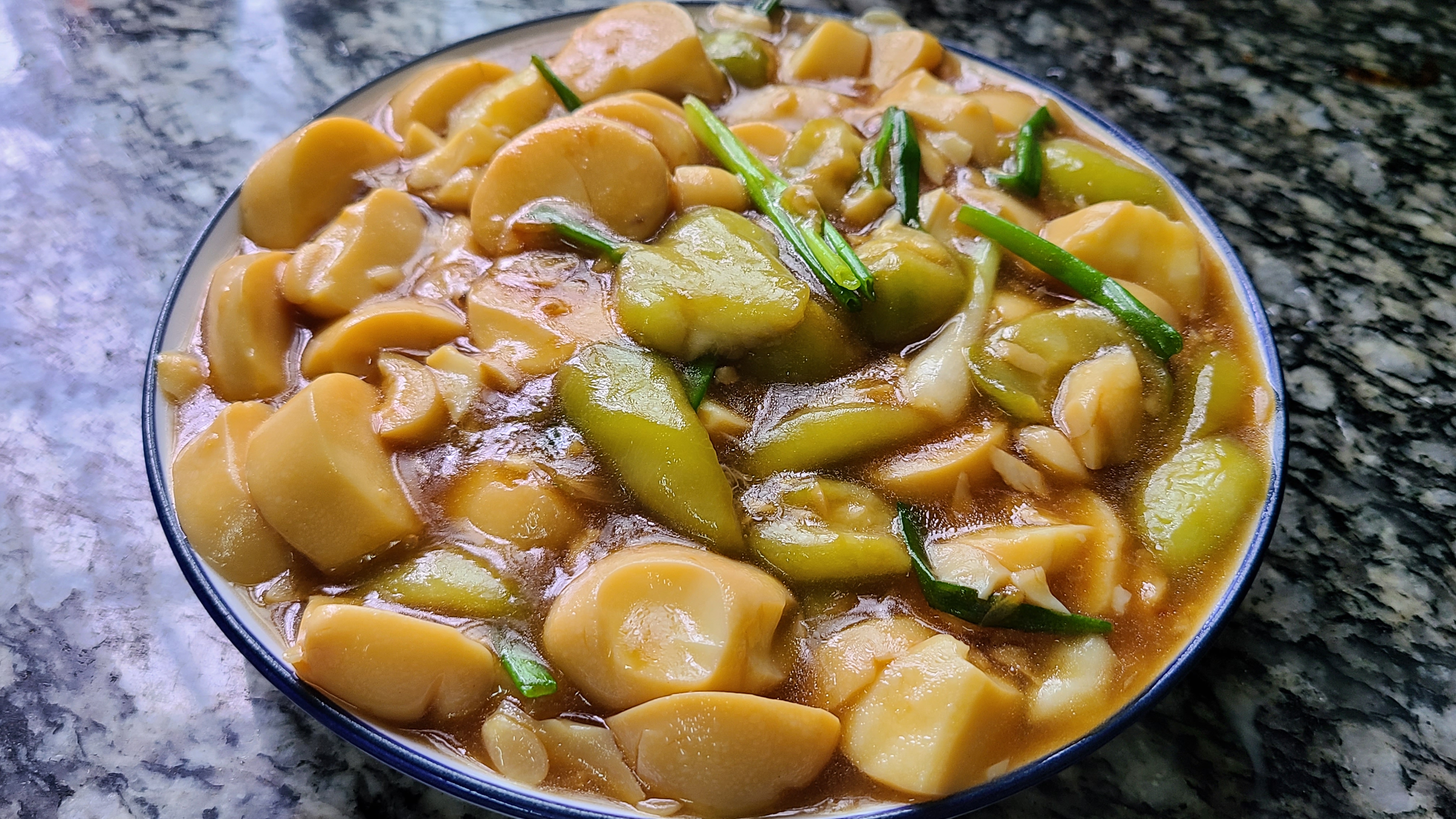 丝瓜豆腐的做法，天热我家经常吃的一道家常菜，简单美味