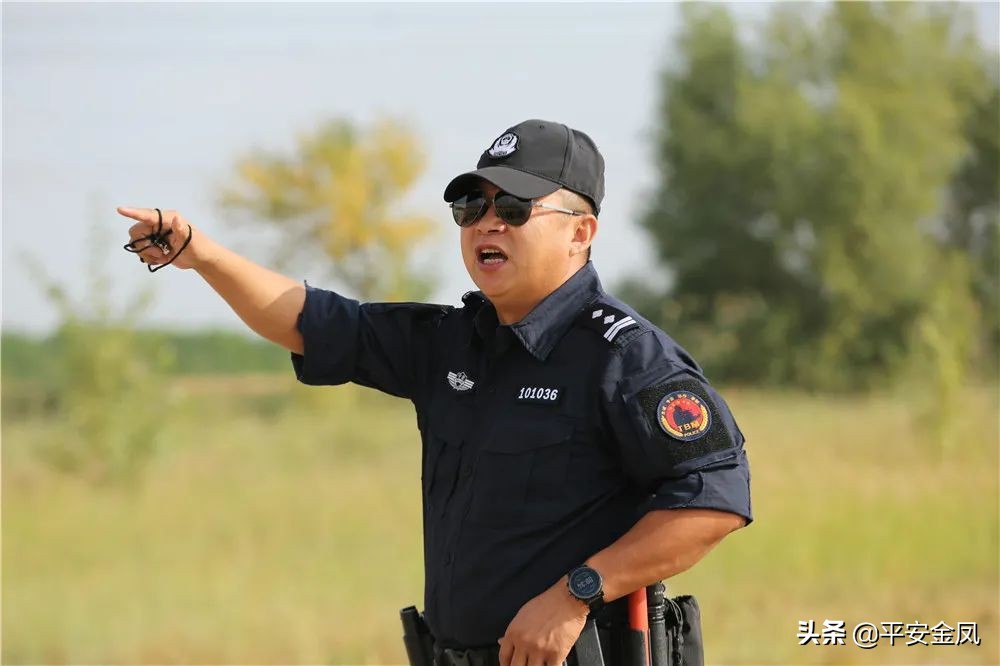 既是学生,也是战友也是老师他们是警察多了一份勇猛果敢他们少了一份