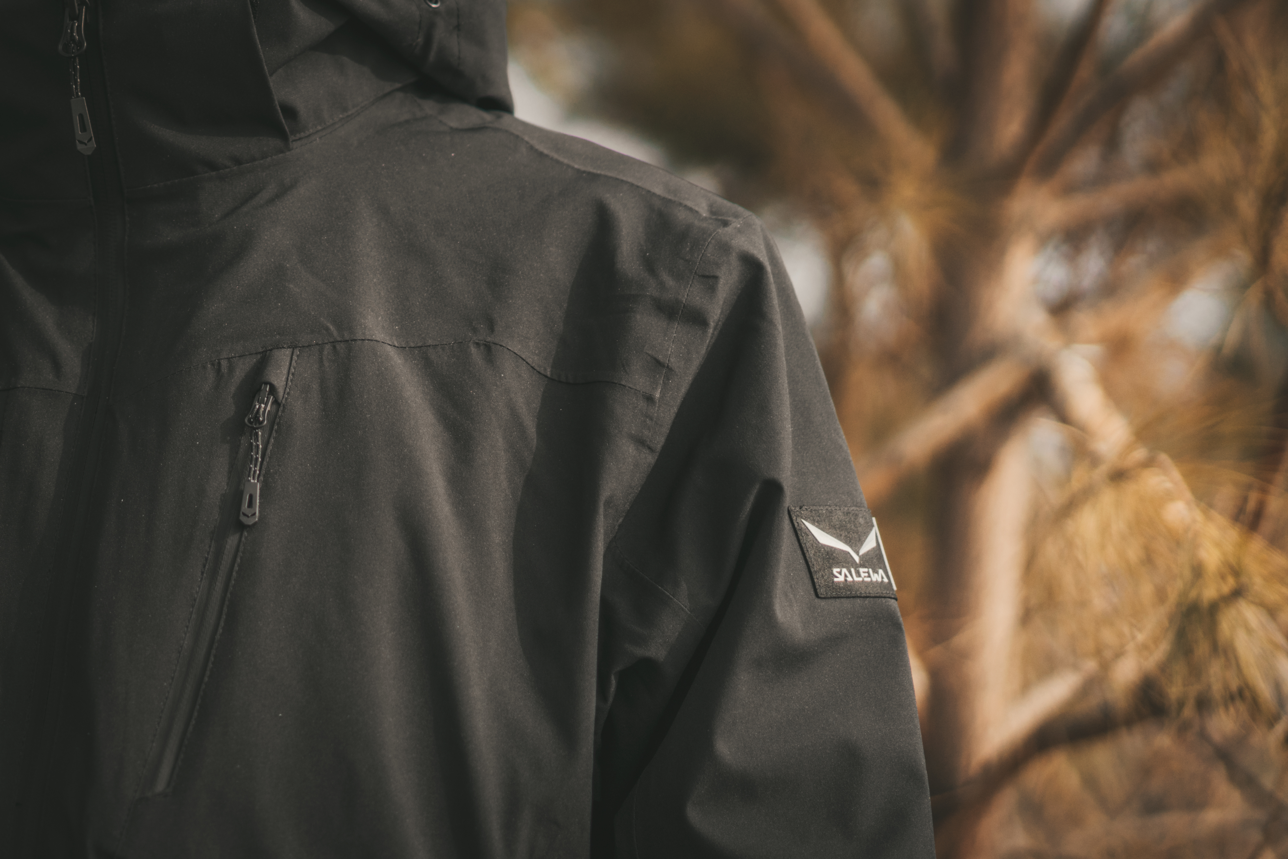 户外摄影师的保暖拍档——沙乐华冲锋衣