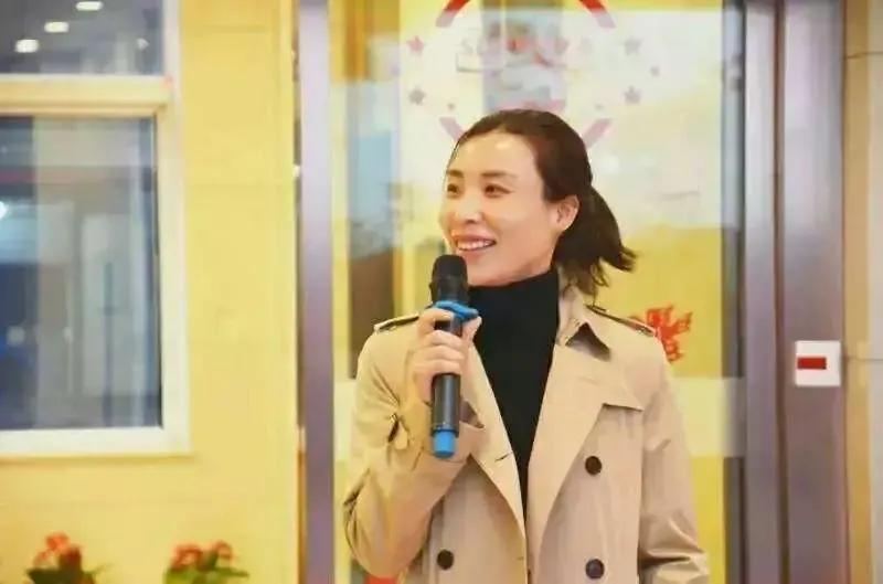 阿里巴巴吞下申通，“快递女王”套现百亿离场，网友：传奇的一生