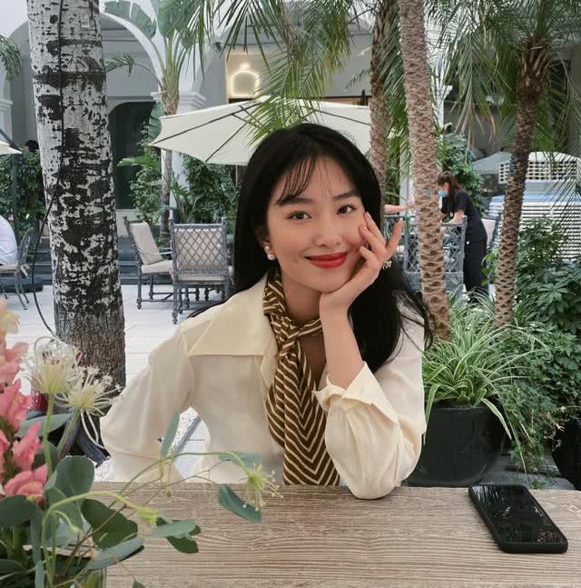 陈金飞携杨采钰外出聚餐，两人前后脚离开，宛