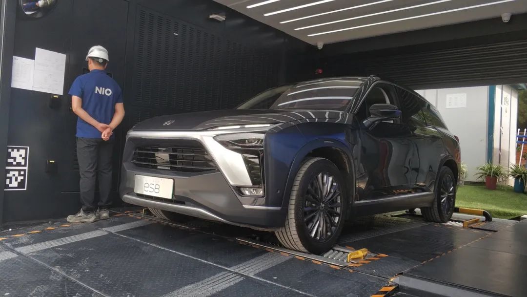 5分钟换电池，续航500+，蔚来二代换电站堪比加油站了？