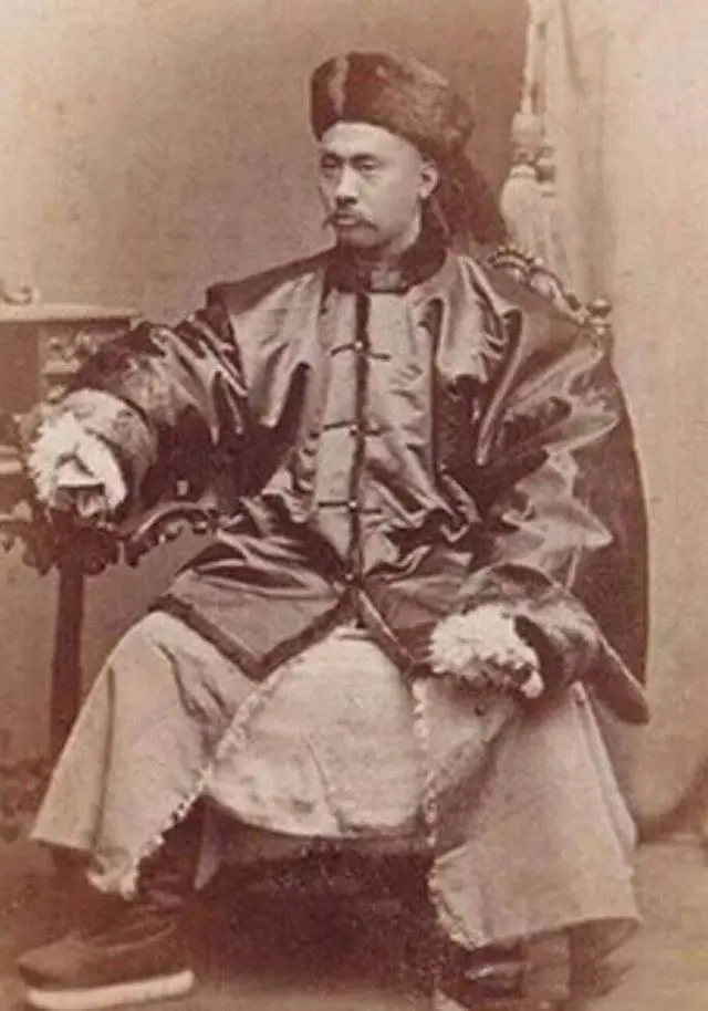 清朝大将军的真实长相：多尔衮富态十足，图5为袁世凯年轻的照片