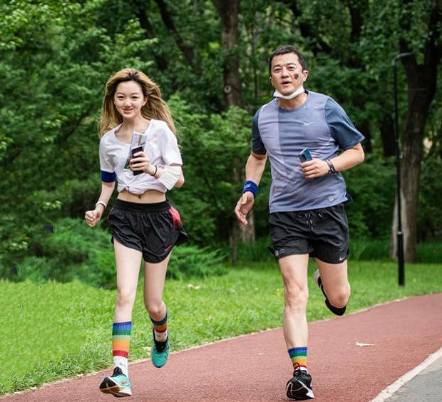 李嫣被问：怎么看王菲和谢霆锋的关系？她的回