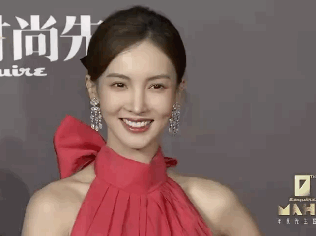 人间尤物张雨绮，怎么把10w的迪奥穿成3块8包邮的