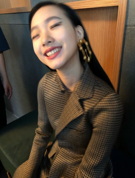 小S許雅鈞甜蜜合照為女兒慶生，把壽星擠邊緣佔C位卻被婆婆搶鏡