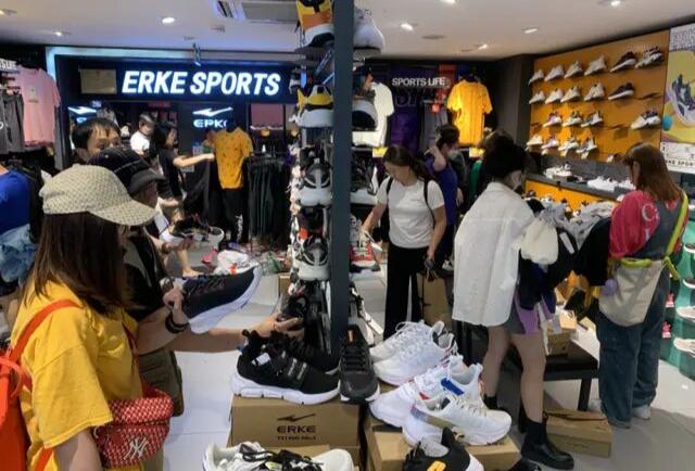 鸿星尔克捐款5000万，卖出2亿后，“捧杀”的迹象开始出现