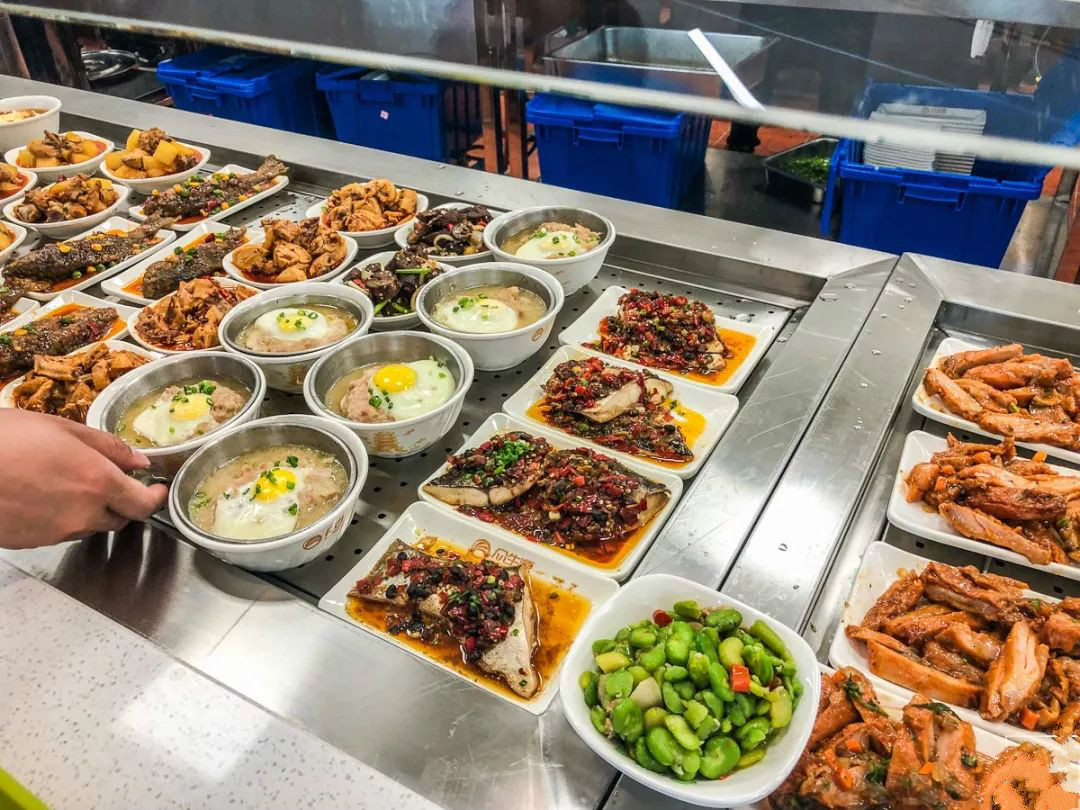 看完华为的食堂后，我提交了辞职，网友：公司待遇没对比就没伤害