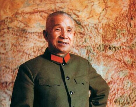 他是黄埔生中奇才，被粟裕打的退出军界，晚年受到周总理挂念