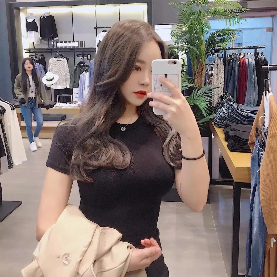 优雅可爱美女图片壁纸