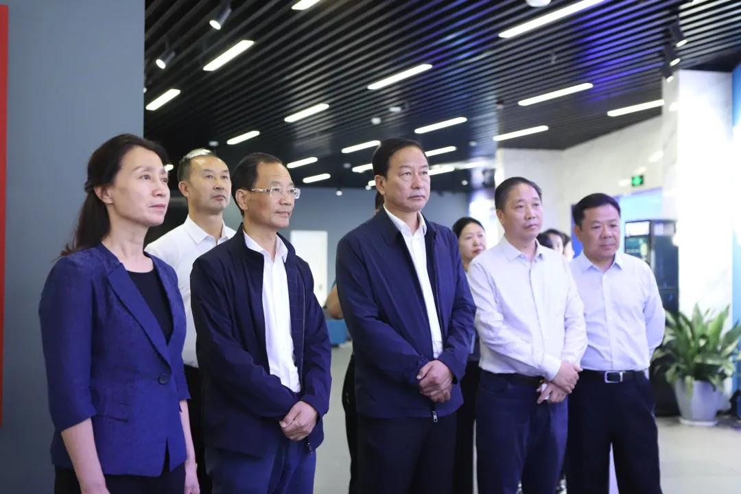 七台河市政协主席张建伟点赞正泰工业物联网