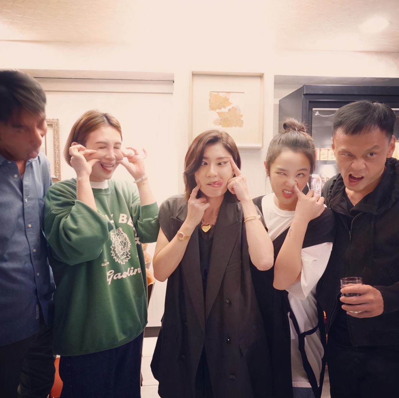 賈靜雯才是人生贏家，二婚後生活幸福，和前夫恩恩怨怨也宣告結束